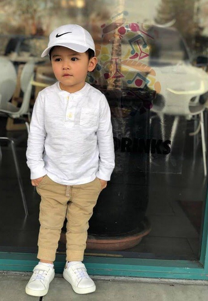 Thiên Từ đã được mẹ lập cho công ty riêng chuyên bán những sản phẩm như quần áo, giày dép và nước hoa. 