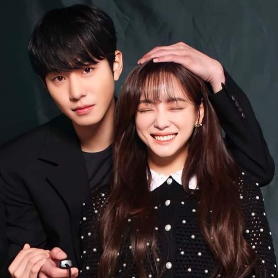 Ahn Hyo Seop là bạn diễn ăn ý của Kim Se Jeong trong Hẹn Hò Chốn Công Sở.