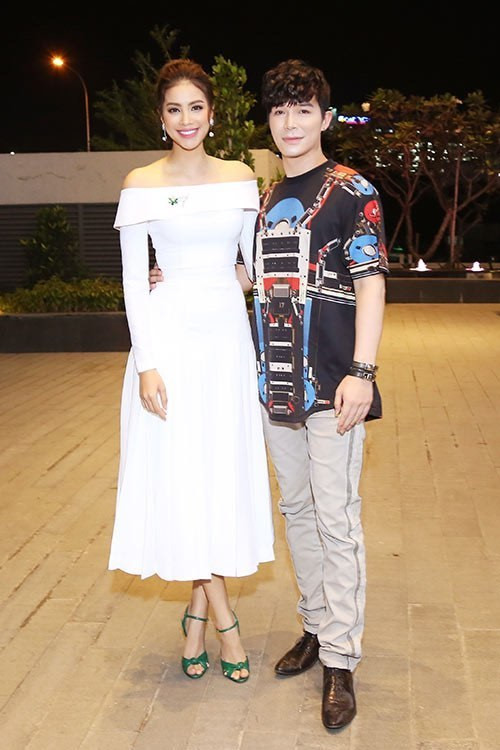 Dù Phạm Hương đã sang Mỹ sinh sống và vun vén cho tổ ấm nhỏ, Nathan Lee luôn dành một sự quan tâm nhất định và dõi theo đàn em