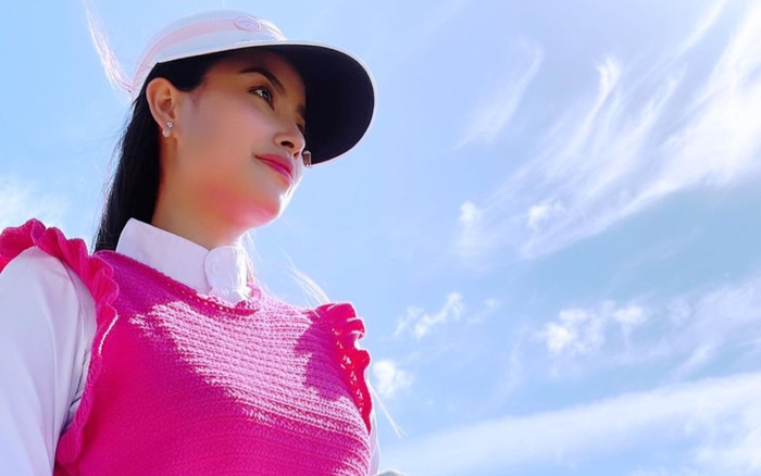 Phạm Hương đăng ảnh chơi golf sang chảnh khiến một sao nam Vbiz muốn 'nương tựa' Ảnh 2