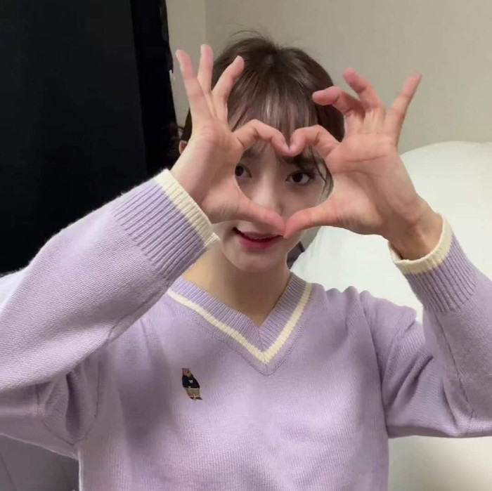 Se Jeong xuất hiện tươi tắn trên Vlive.