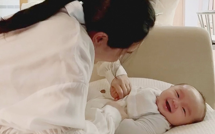 Nhóc tỳ nhà Bảo Thy thừa hưởng đặc điểm này từ bố mẹ Ảnh 2