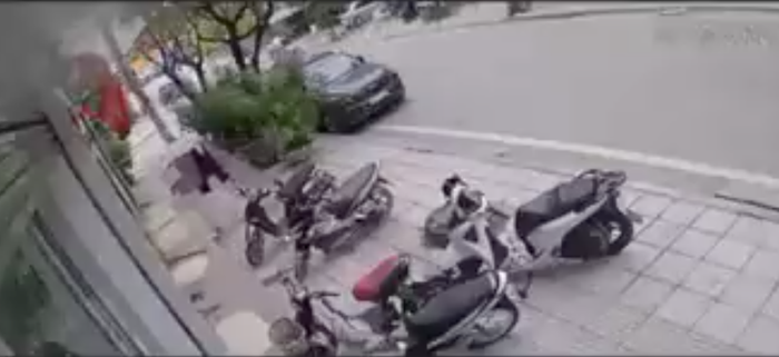 'Xe điên' lao như bay trên đường với tốc độ cao.