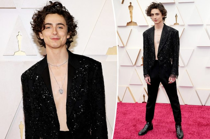 Mỹ nam Timothée Chalamet khoe ngực trần trên thảm đỏ Oscar, chị em dạt hết ra! Ảnh 3