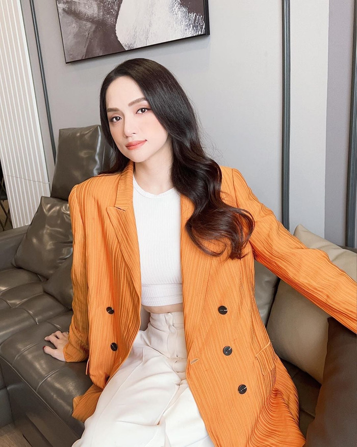 Hương Giang đã bất ngờ tung MV ADODDA phiên bản 'bất đắc dĩ' khiến fan dở khóc dở cười.