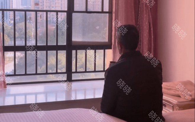 Bố chồng ngày nào cũng ngồi 'cắm rễ' phòng con dâu hàng giờ, biết nguyên nhân ai nấy đều 'lặng tim' Ảnh 2