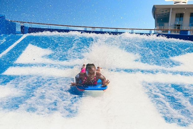 Choáng ngợp bên trong siêu du thuyền lớn nhất thế giới, gấp 5 lần tàu Titanic Ảnh 6