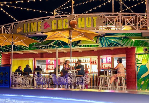 Choáng ngợp bên trong siêu du thuyền lớn nhất thế giới, gấp 5 lần tàu Titanic Ảnh 5