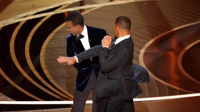 Will Smith tát Chris Rock ở Oscar 2022.