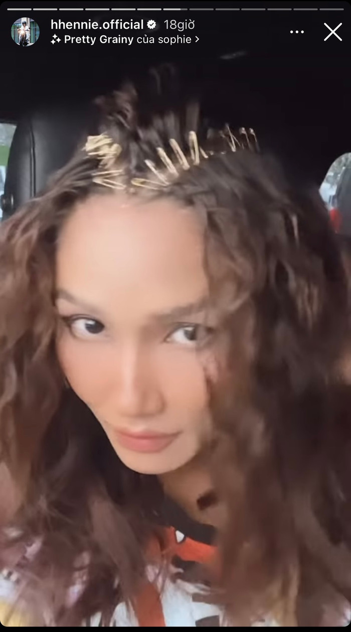 'Bông hậu hài nhất' chắc thuộc về tay H'Hen Niê mất thôi.