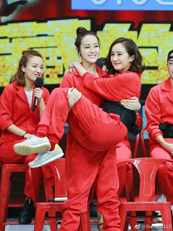 Địch Lệ Nhiệt Ba bị soi một chi tiết có liên quan đến Trường Ca Hành và Ngự Giao Ký, gì thế gì? Ảnh 10