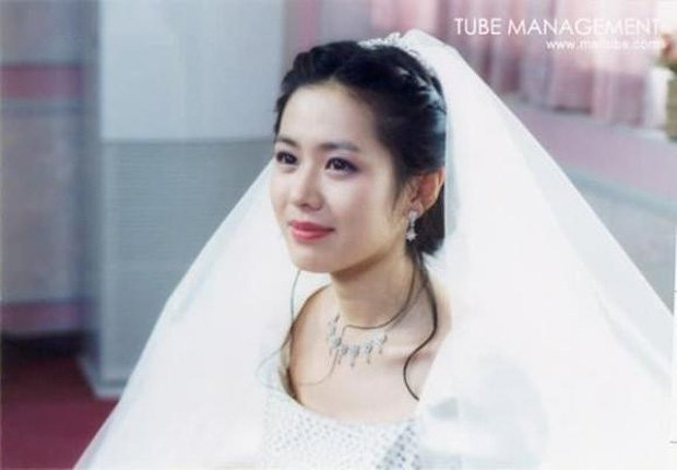 Những lần hoá cô dâu đẹp như mơ của Son Ye Jin, dân tình ngẩn ngơ trước đám cưới thế kỉ Ảnh 9