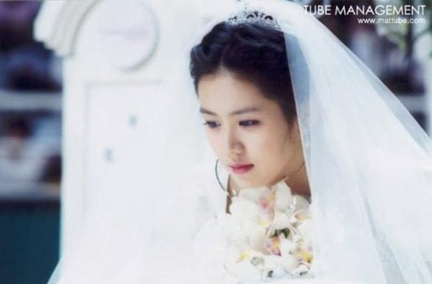 Những lần hoá cô dâu đẹp như mơ của Son Ye Jin, dân tình ngẩn ngơ trước đám cưới thế kỉ Ảnh 10