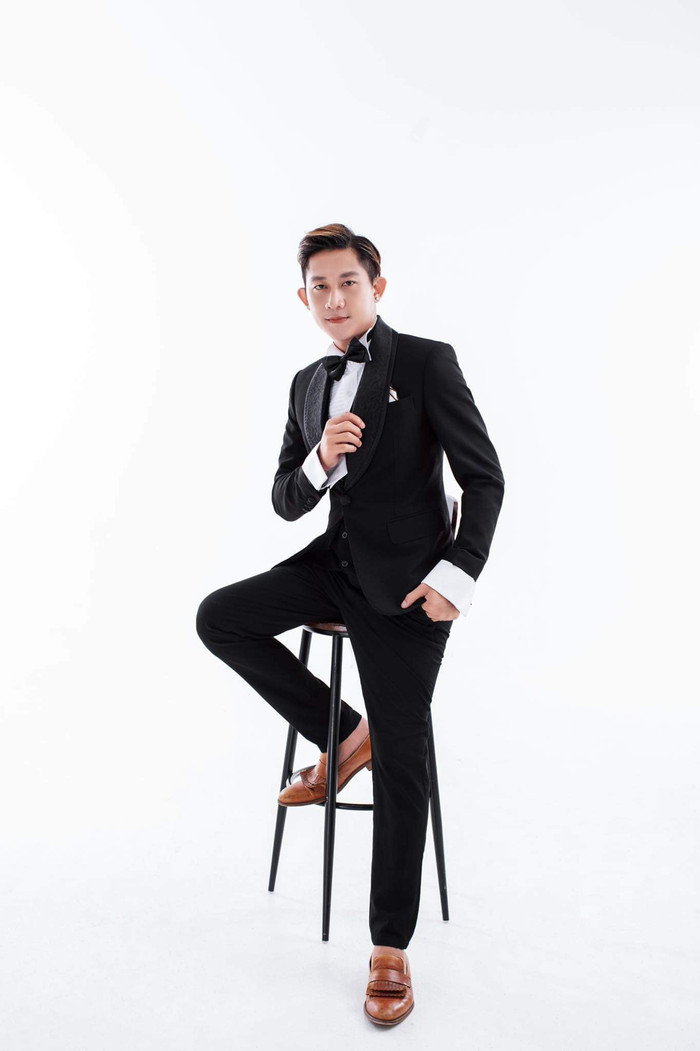 Cả Hồ Chí Hùng..