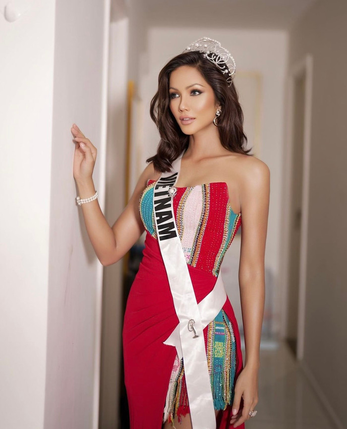 Model 'lên level' Hoa hậu: Những cú chạm phá vỡ định kiến về vương miện beauty queen Ảnh 6