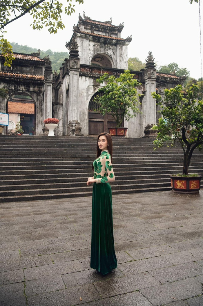 Thời trang tiết kiệm của Đỗ Thị Hà: Netizen vỗ tay bôm bốp tán thưởng hết lời Ảnh 8