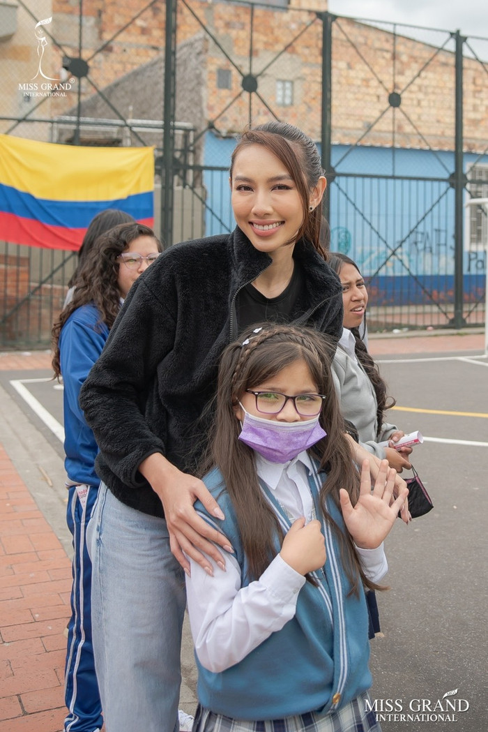 Thùy Tiên ghé thăm trại trẻ khuyết tật Colombia, visual giản dị mà rạng ngời ghi điểm tuyệt đối Ảnh 1