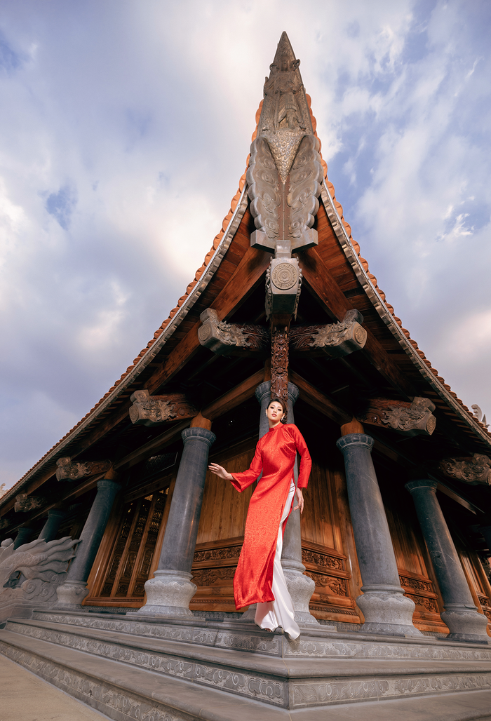 Khánh Vân đẹp lịm tim với áo dài hoàng hôn, visual xứng tầm đương kim Hoa hậu Hoàn vũ Việt Nam Ảnh 10