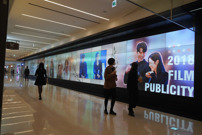 Trước giờ trọng đại: Son Ye Jin - Hyun Bin được fan chi tiền mạnh, làm quà khủng cho triệu người xem Ảnh 4