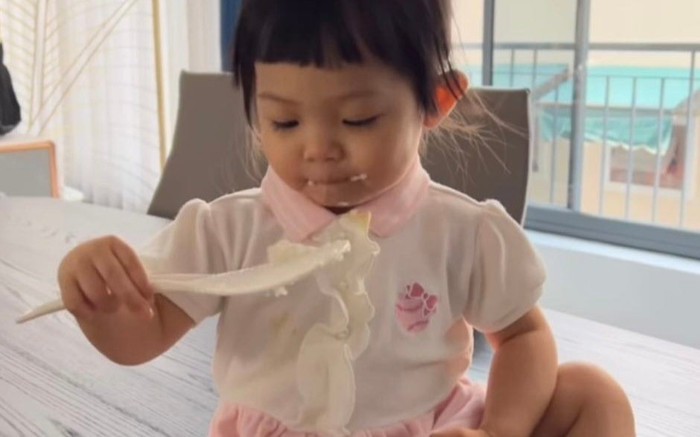 Quen ăn sơn hào hải vị nhưng ái nữ nhà Cường Đô La vẫn vét cơm trắng 1 cách ngon lành Ảnh 2