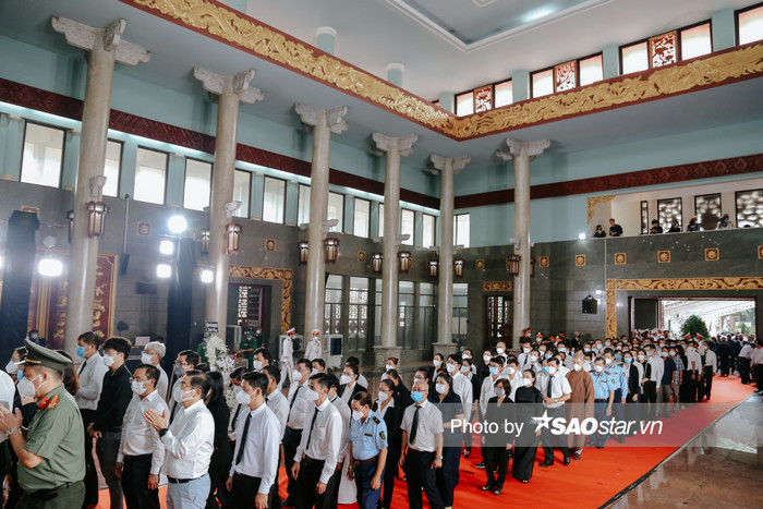 Đoàn thắp hương cho linh cữu Phó chủ tịch thường trực UBND TP.HCM Lê Hòa Bình