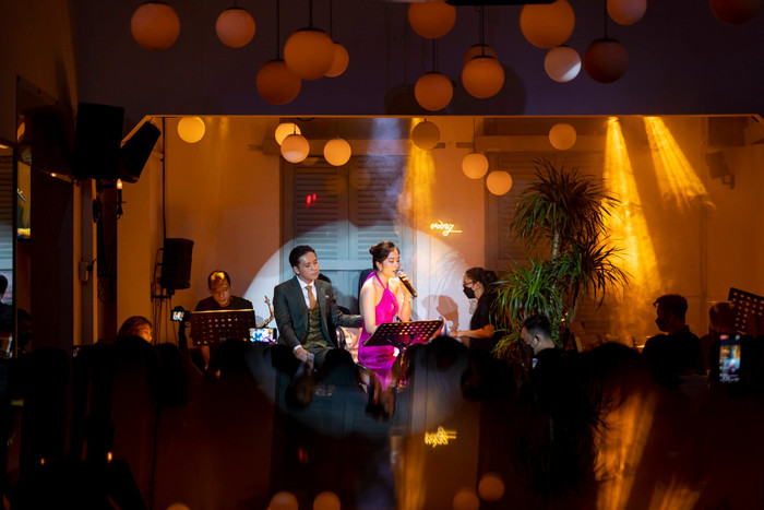 Nam Em bất ngờ được nam ca sĩ hôn trên sân khấu khi hát hit Mỹ Tâm: Người ấy là ai? Ảnh 4