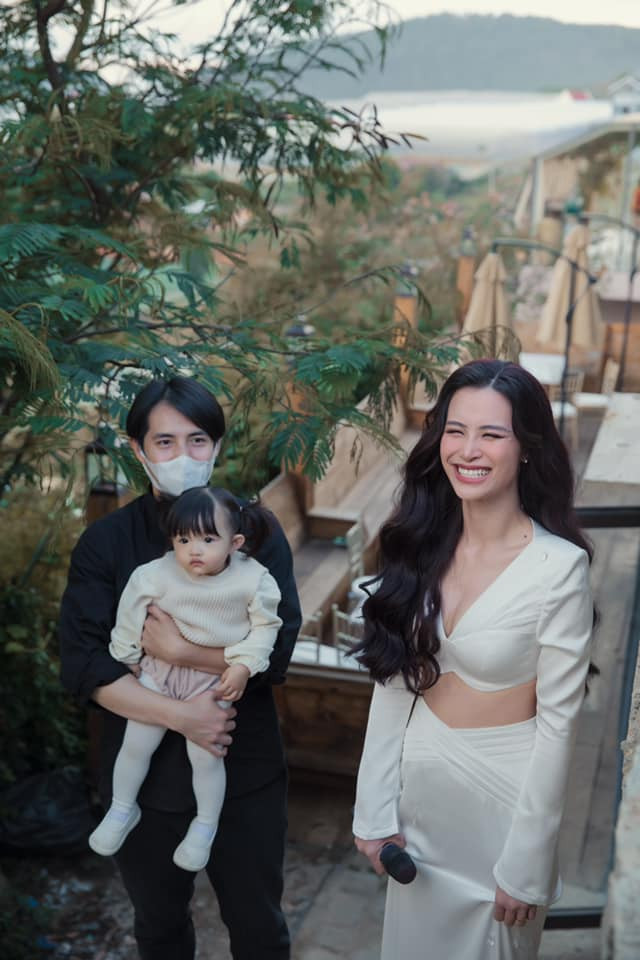 Bé Winnie nhà Đông Nhi nay đã lấn sân làm 'dancer nhí' với màn tập dượt vũ đạo 'cực yêu' trong hậu trường Ảnh 4