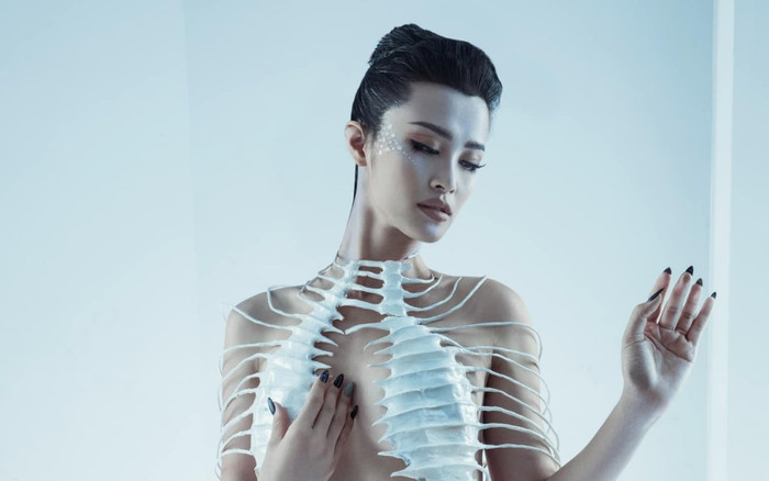 Đông Nhi lần đầu công bố loạt ảnh giấu kín hơn 4 năm, trang phục táo bạo khoe body đầy 'nhức nhối' Ảnh 2