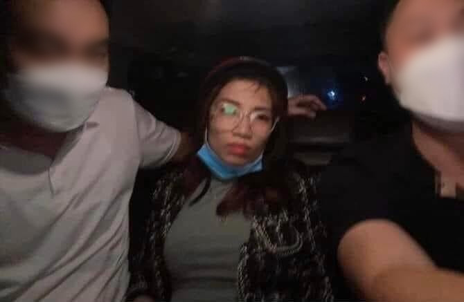 Nữ nghi can thời điểm bị công an bắt giữ. (Ảnh: CACC - Dân Việt)