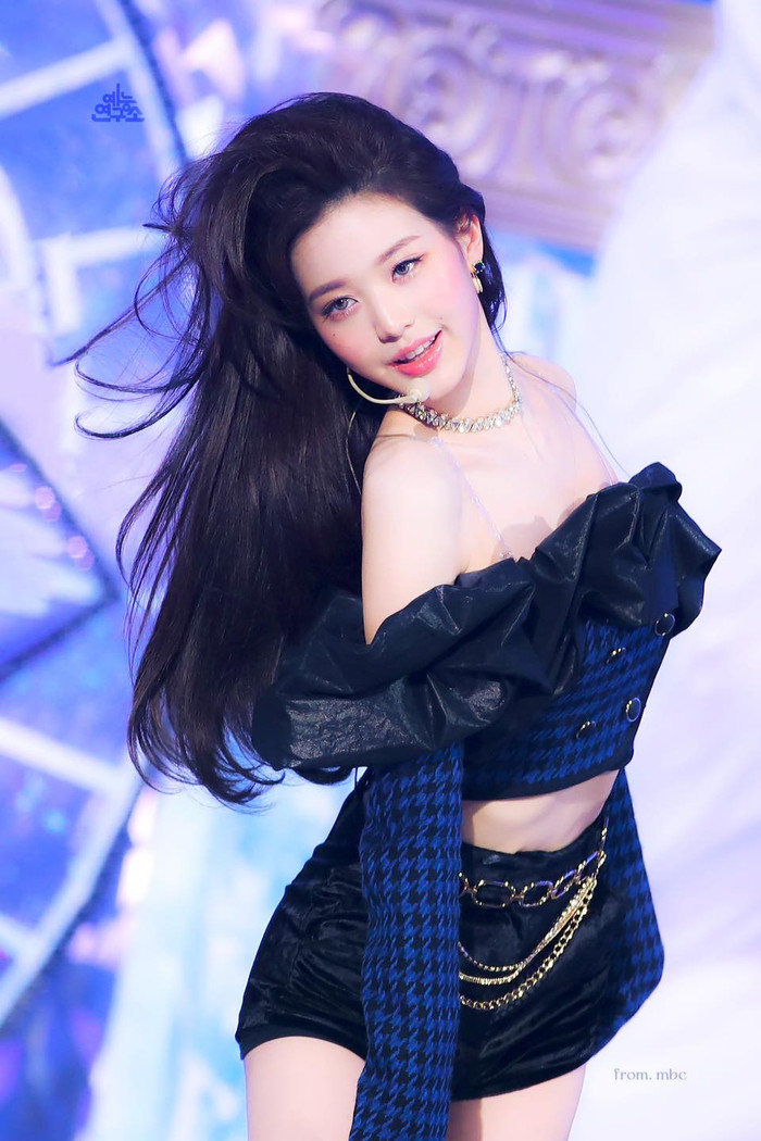 Jang Wonyoung bị anti-fan thuê người viết bình luận ác ý.