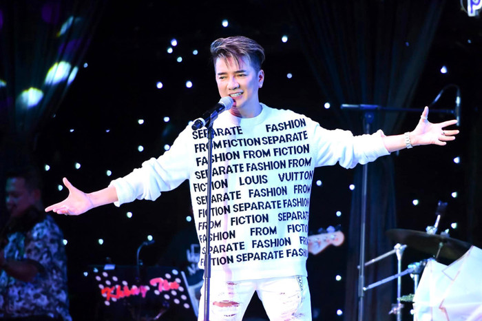 Một trong những hình ảnh mới nhất của nam ca sĩ