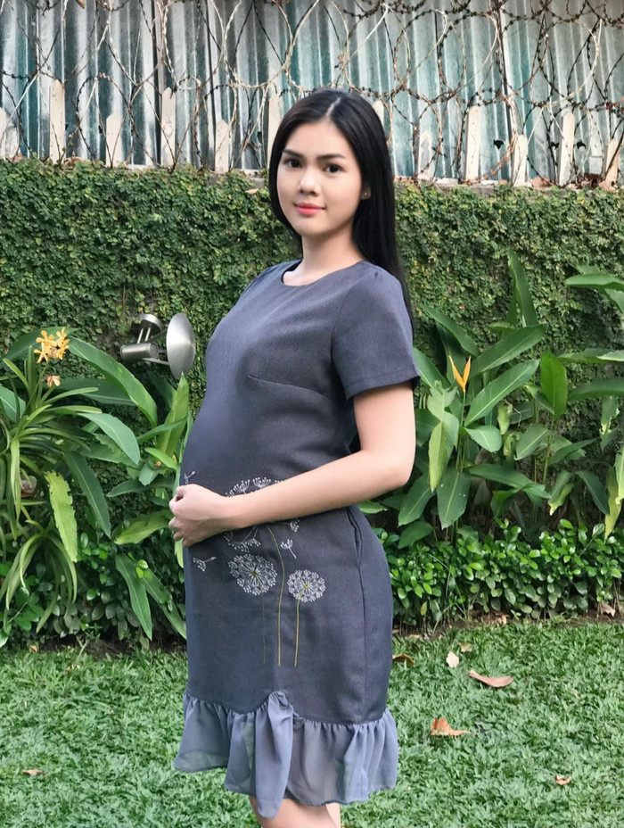 Năm ngoái, Ngọc Trinh đã khoe bụng bầu.