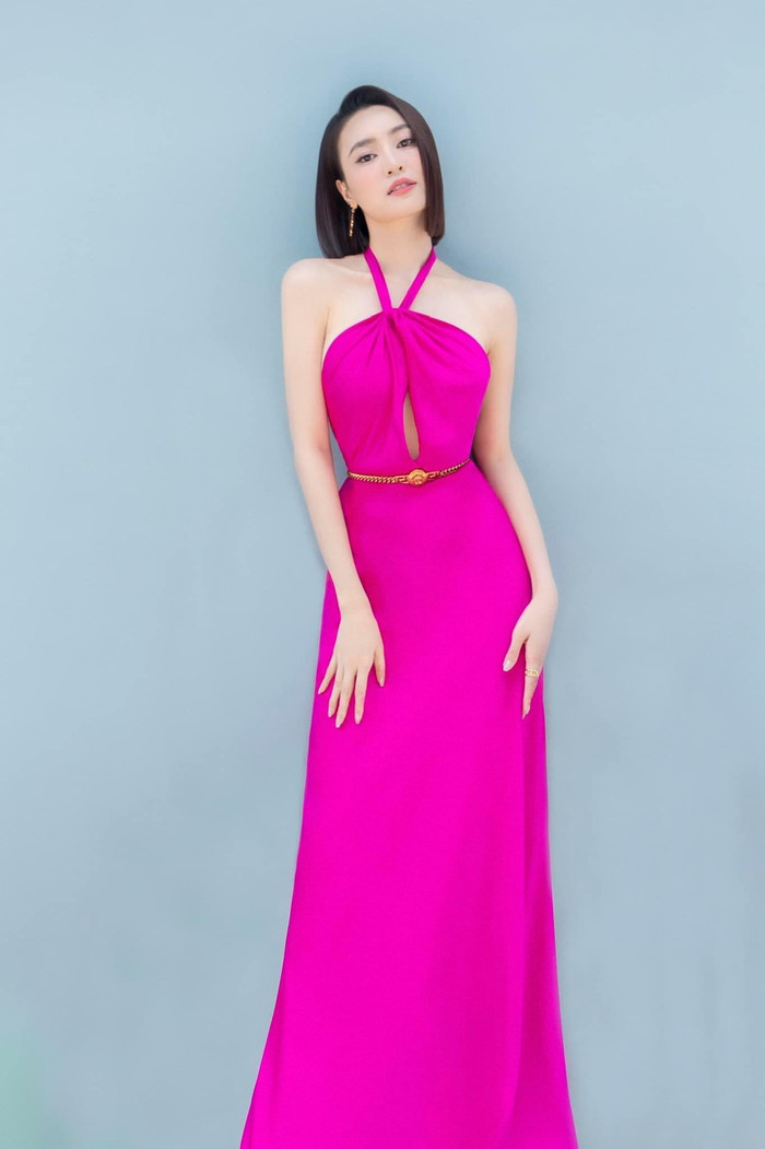 Da nâu diện hồng thì sang, da trắng diện hồng thì xinh đẹp như Lan Ngọc 