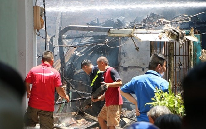 Mâu thuẫn tình cảm, nam thanh niên mua 18 lít dầu đến đốt nhà bạn gái Ảnh 2