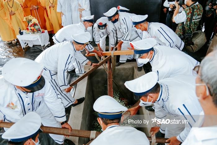 Tiễn đưa ông Lê Hòa Bình - Phó chủ tịch UBND TP.HCM về nơi an nghỉ cuối cùng Ảnh 10