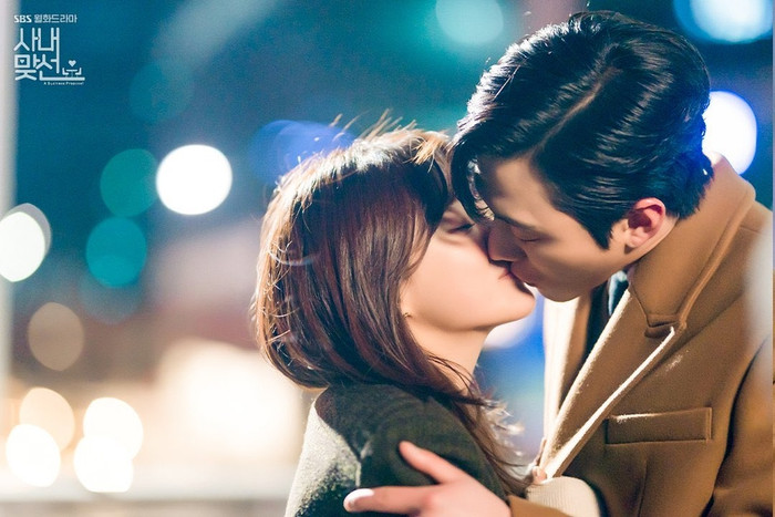 Hẹn Hò Chốn Công Sở: 5 khoảnh khắc 'tình bể bình' của Kim Se Jeong và Ah Hyo Seop Ảnh 10