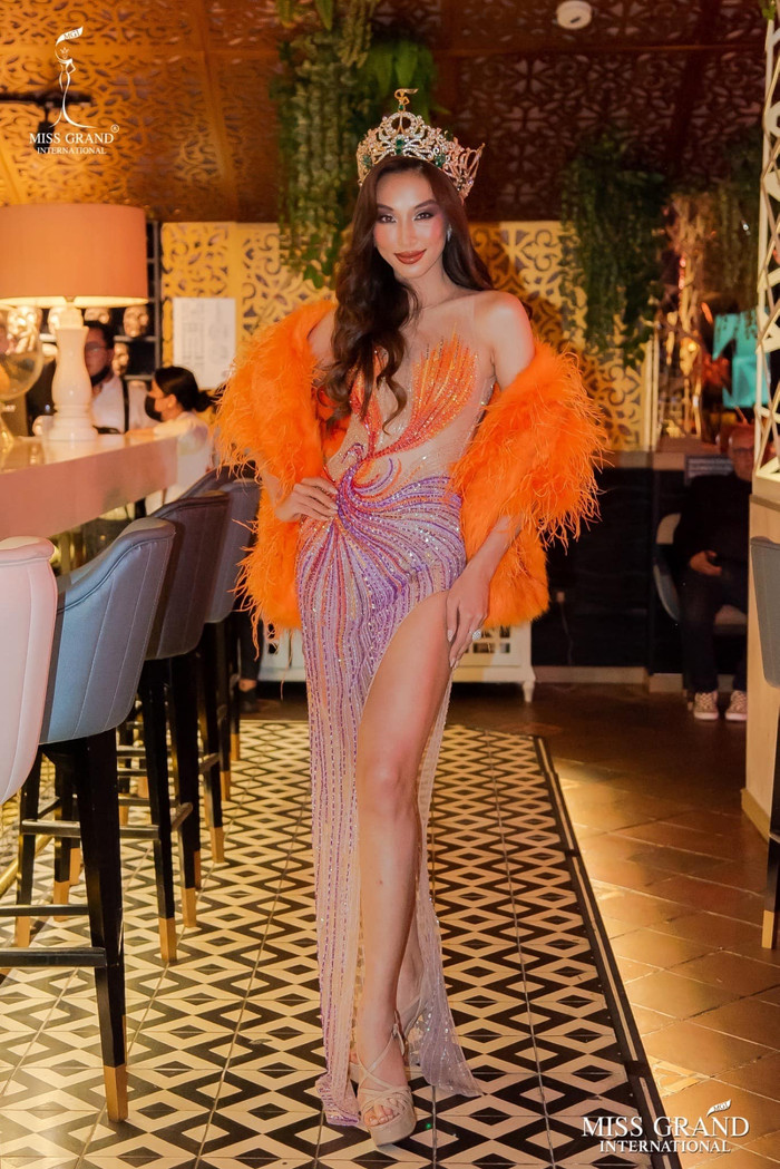 Sau lùm xùm ngồi vắt chân kém duyên, Miss Grand Thùy Tiên khoe dáng ngồi sang chảnh hết phần thiên hạ Ảnh 5