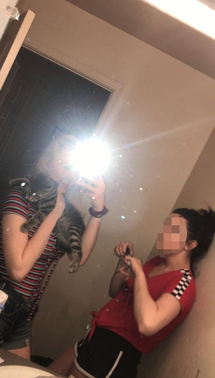 Hình ảnh thân thiết của Autumn và cô bạn thân lâu năm trước khi 'đường ai nấy đi'. 