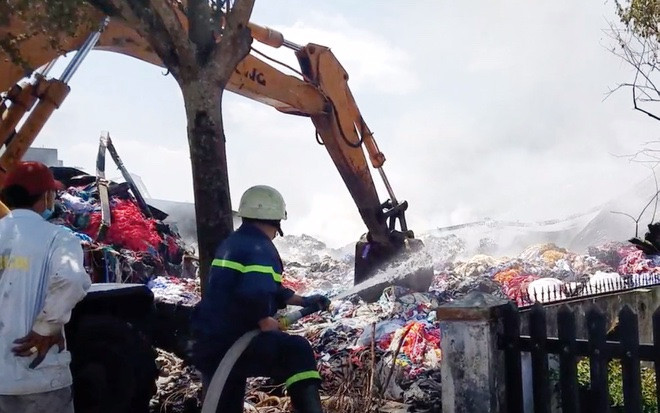 Cháy xưởng vải hơn 500 m2, nhiều tài sản bị thiêu rụi Ảnh 2