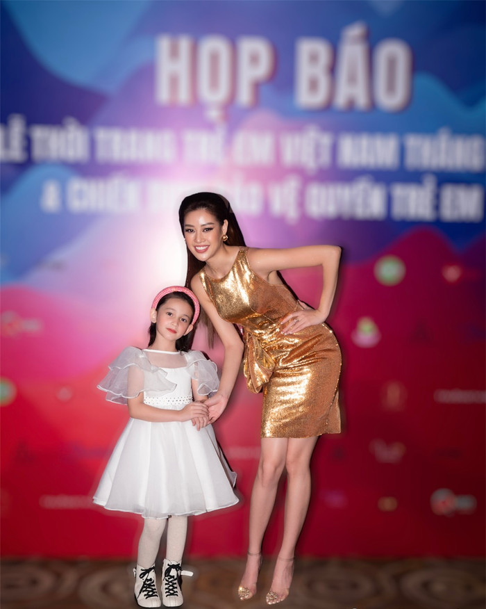 Visual xinh đẹp trong một trái tim bác ái của Khánh Vân khiến netizen dành sự nể phục cho người đẹp này.