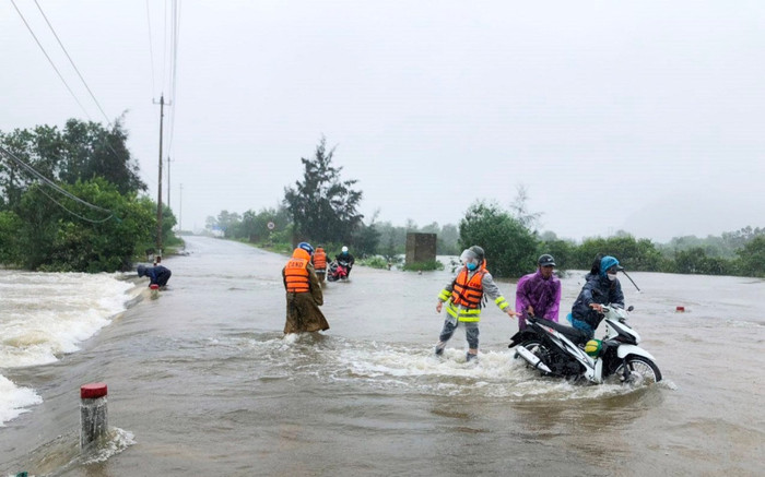 Thừa Thiên Huế: Nước lũ cuốn trôi người phụ nữ đi chợ, tử vong thương tâm Ảnh 2