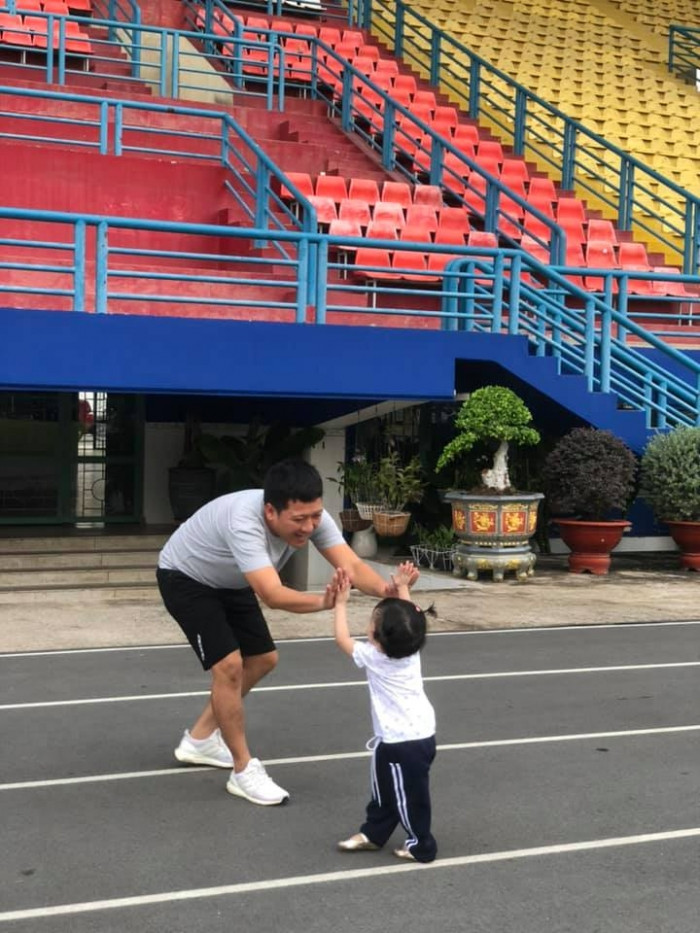 Trường Giang duy trì thói quen nói chuyện cùng con ngay khi còn trong bụng mẹ