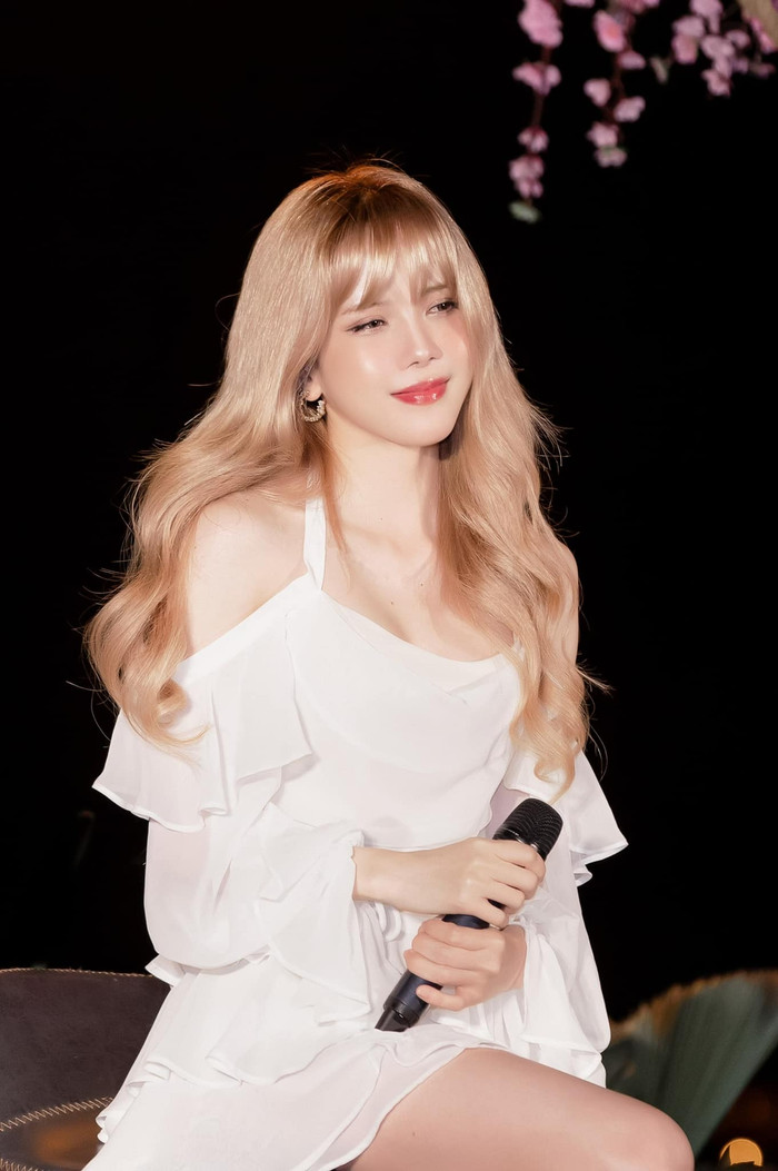 Visual cực đỉnh nhưng khá 'cũ kỹ' đối với người hâm mộ. 