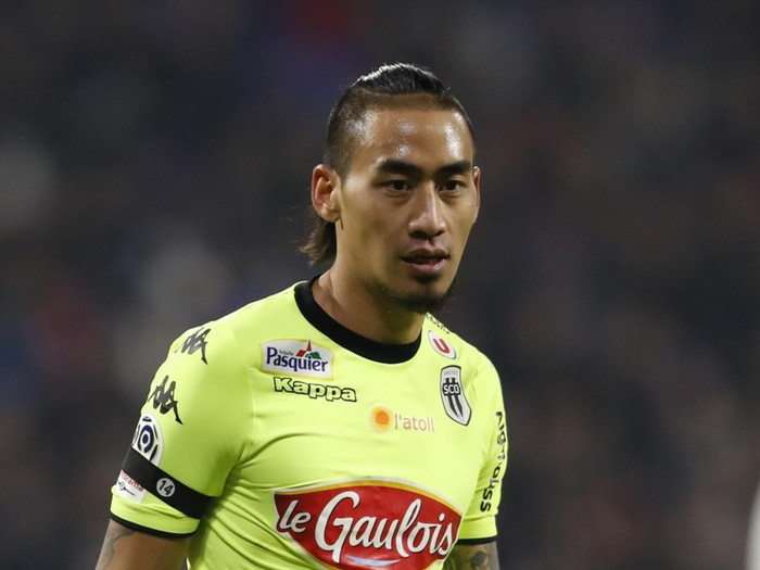 Cầu thủ Lào Billy chỉ về đá cho tuyển Lào khi anh hết mục tiêu phấn đấu, cũng như không thể chơi cho tuyển Pháp.