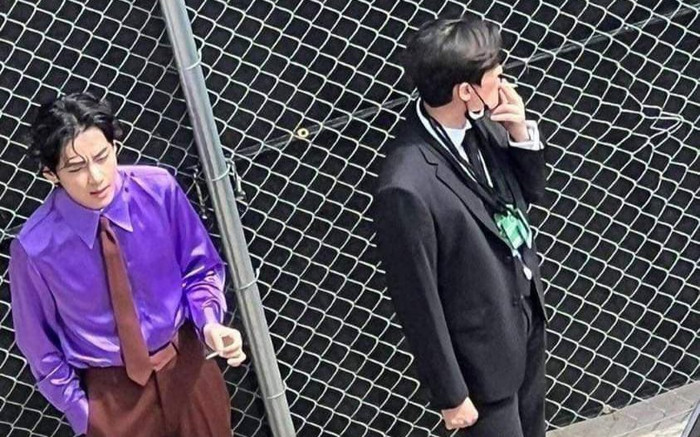 Xôn xao khoảnh khắc V (BTS) bị bắt gặp lén hút thuốc tại hậu trường Grammy 2022 Ảnh 2