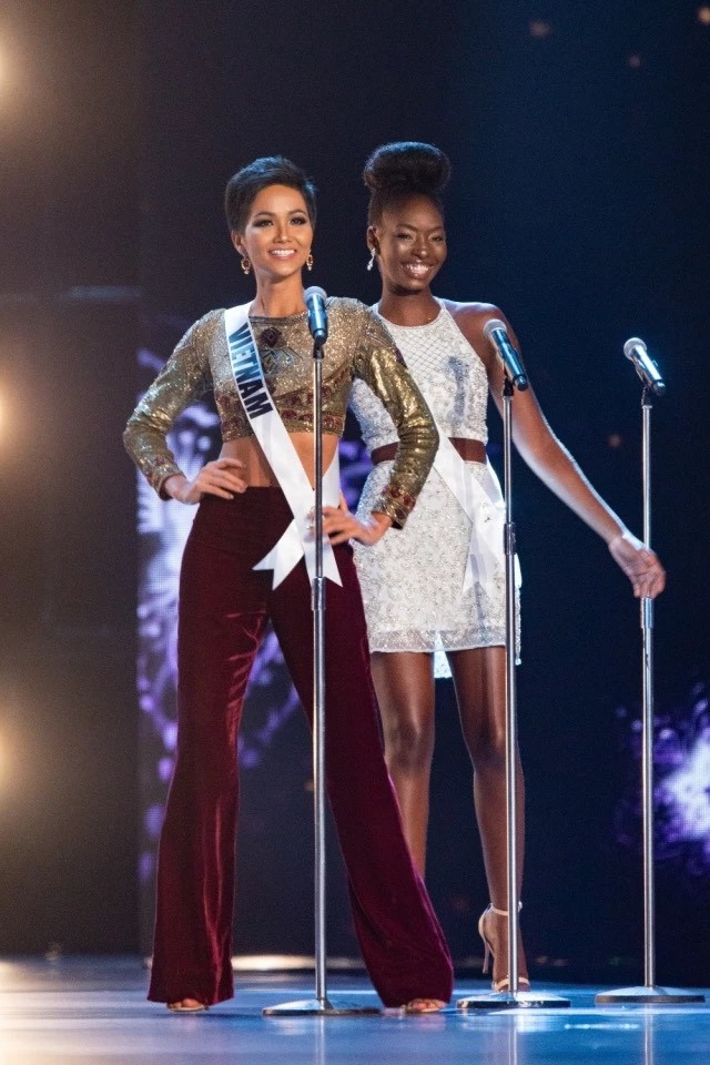Diện lại bộ cánh từng gây bão Miss Universe 2018, H'Hen Niê hiện tại trông quá khác biệt Ảnh 2