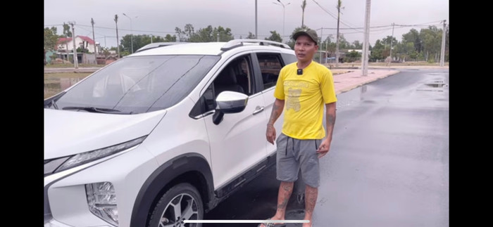 Thời gian gần đây, Lộc Fuho thường đăng tải những clip về chiếc xe ô tô của gia đình.