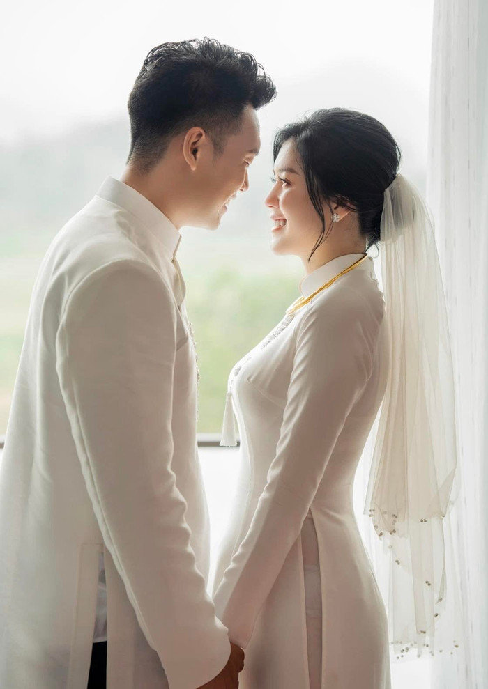 Đám cưới là cái kết đẹp cho 4 năm yêu đương của Thành Chung và Tố Uyên.