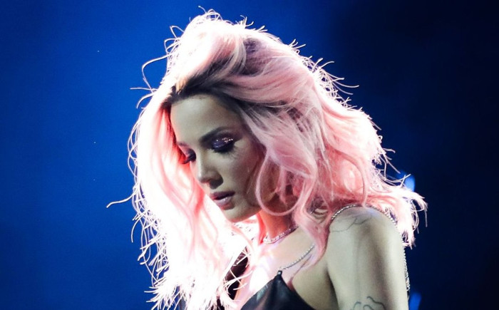 Halsey vẫn xem màn trình diễn của những người bạn thân BTS, mặc dù cô cảm thấy không khỏe Ảnh 2