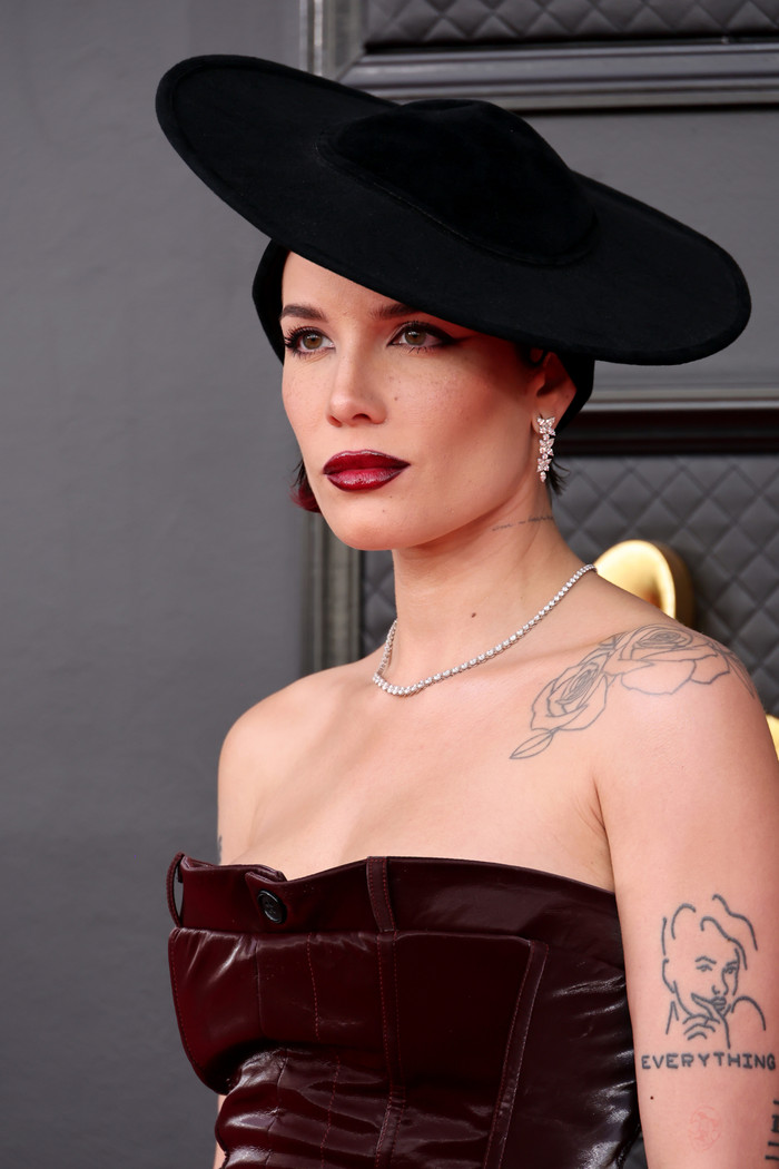 Halsey xinh đẹp tại Lễ trao giải Grammys 2022